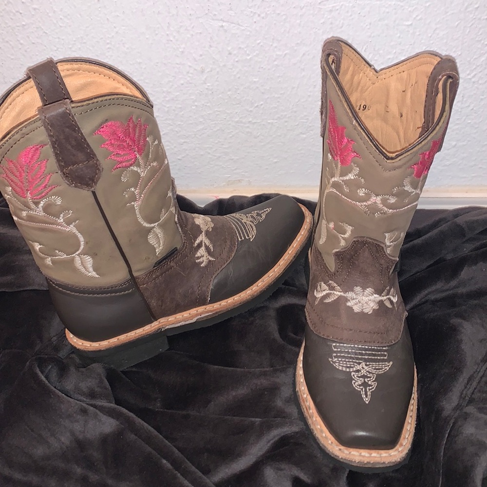 Little girl cowgirl boots